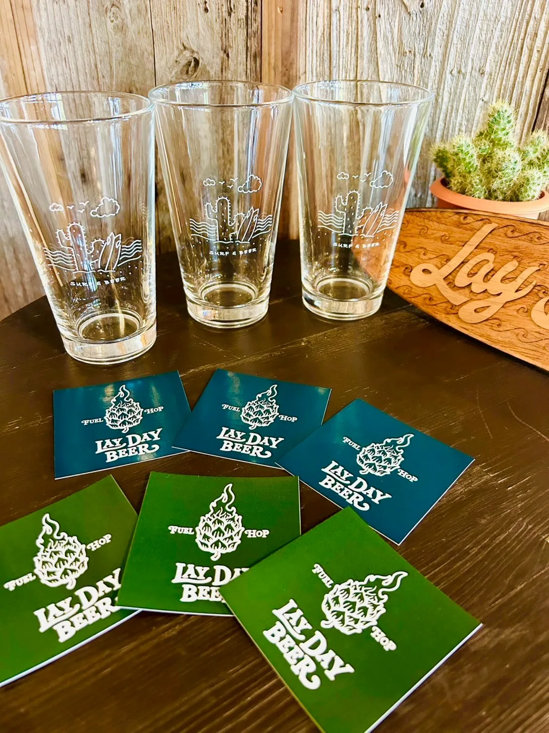 ステッカーとグラス